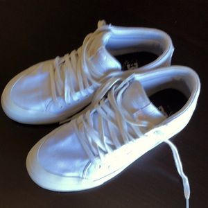 Womens canvas DC sneakers, size 7